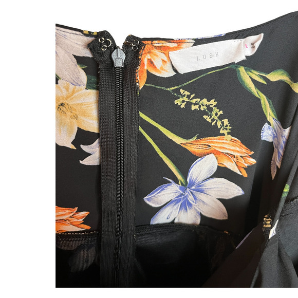 Lush Wrap Floral Dress / Mini Dress - Picture 8 of 10